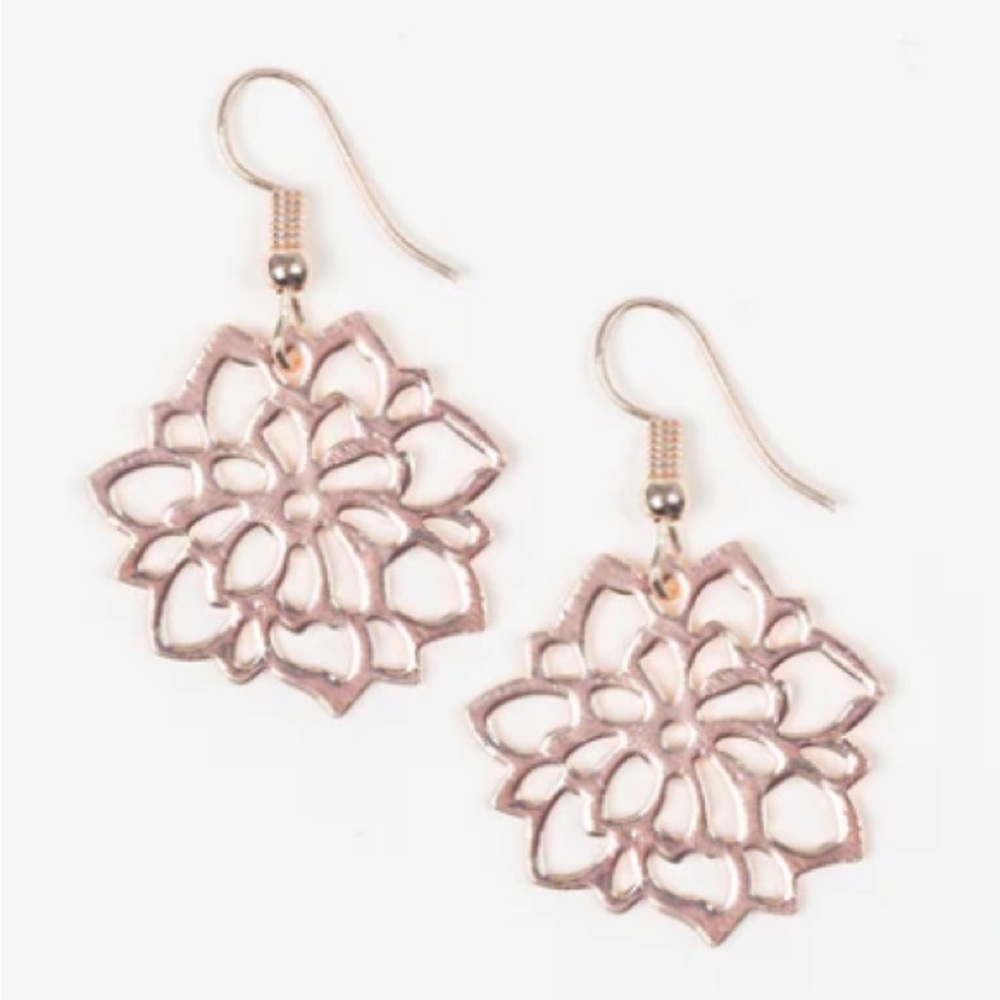 Paparazzi Earrings ❤️ Darling
Dahlia ❤️ Rose Gold Earrings